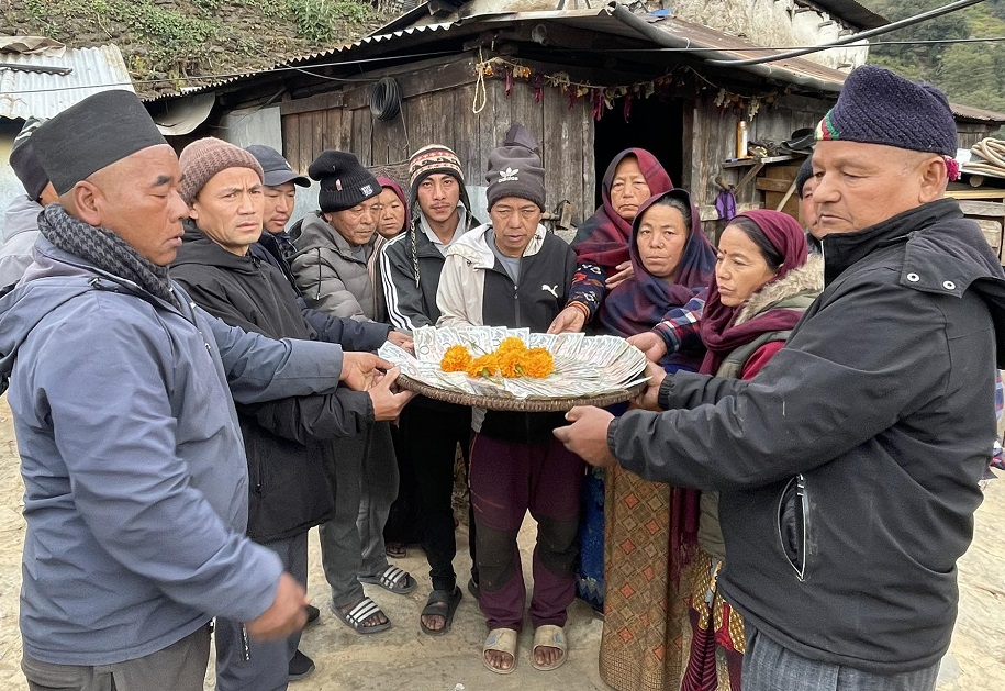 मृगौला पिडित गुरुङलाई सिउरुङ सेरोफेरो समाज युकेद्वारा सहयोग 